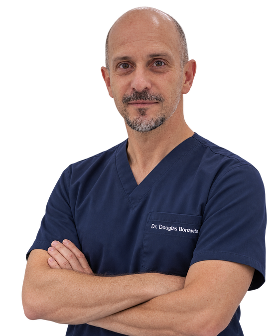 Dr. Douglas Bonavito, cirurgião veterinário